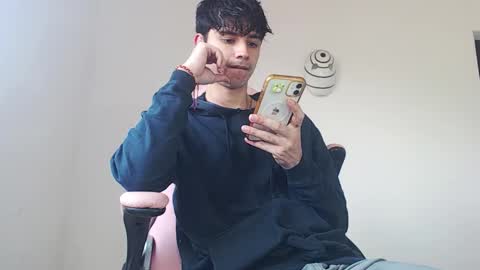 Snapshot of kendall_ros chatting on 11.19.25 kendall ross online show from 11.19.25