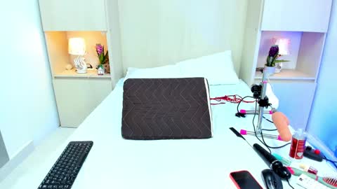 Snapshot of kendallrosse1 chatting on 12.27.24 Kendal online show from 12.27.24