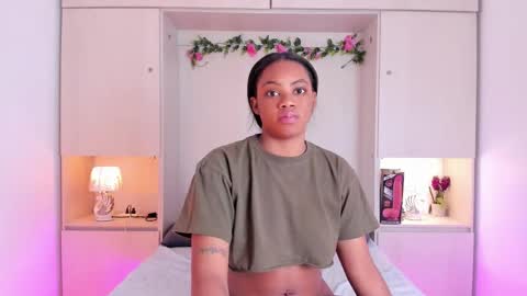 Snapshot of kendallrosse1 chatting on 10.14.25 Kendal online show from 10.14.25