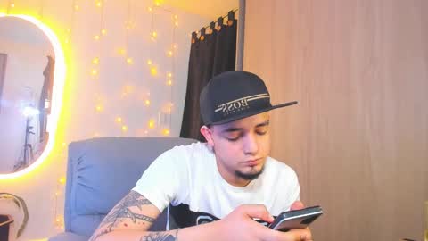 Snapshot of kendel_dimitri chatting on 12.20.24 kendel_dimitri online show from 12.20.24