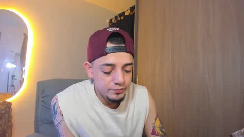 Snapshot of kendel_dimitri chatting on 02.01.25 kendel_dimitri online show from 02.01.25