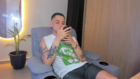 Snapshot of kendel_dimitri chatting on 02.18.25 kendel_dimitri online show from 02.18.25