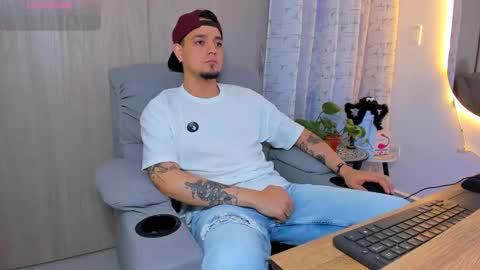 Snapshot of kendel_dimitri chatting on 10.16.25 kendel_dimitri online show from 10.16.25