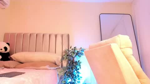 Snapshot of kendra_fit chatting on 05.18.26 Lu online show from 05.18.26