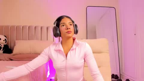Snapshot of kendra_fit chatting on 05.28.26 Lu online show from 05.28.26