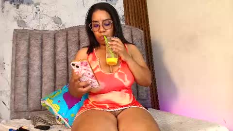 Snapshot of kendrabigass chatting on 07.14.26 Mamasita online show from 07.14.26