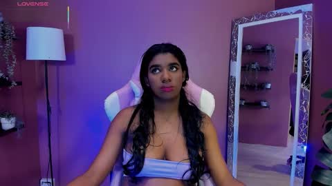 kendrachavez_ online show from 11.03.25