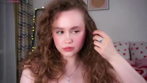 Snapshot of kendraedger chatting on 05.03.26 Kira online show from 05.03.26
