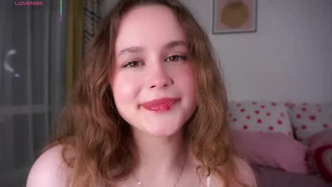 Snapshot of kendraedger chatting on 05.17.26 Kira online show from 05.17.26