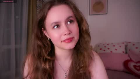 Snapshot of kendraedger chatting on 05.20.26 Kira online show from 05.20.26