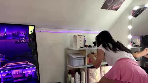 kendrakaps52 online show from 04.17.26