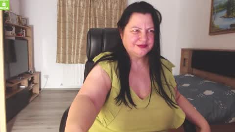 Snapshot of kendrasecrets chatting on 12.13.25 Kendra online show from 12.13.25