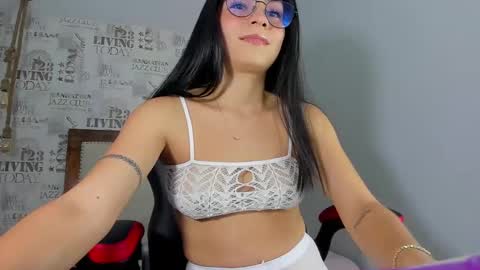 K E N I A  online show from 10.23.25