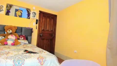 Kenia online show from 06.22.26