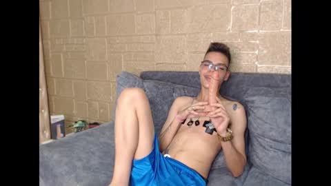 Snapshot of kenn_boy_ chatting on 01.21.25 kenn_boy_ online show from 01.21.25