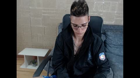 Snapshot of kenn_boy_ chatting on 01.22.25 kenn_boy_ online show from 01.22.25