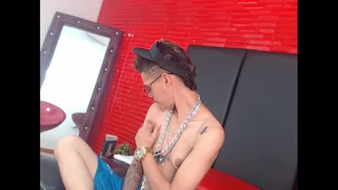 Snapshot of kenn_boy_ chatting on 02.04.25 kenn_boy_ online show from 02.04.25