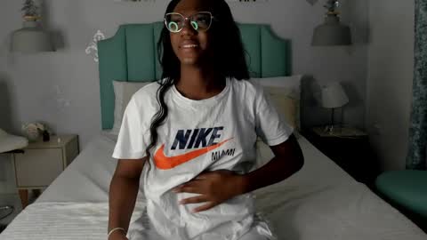 Snapshot of kentha_mitchells chatting on 01.08.25 kentha_mitchells online show from 01.08.25