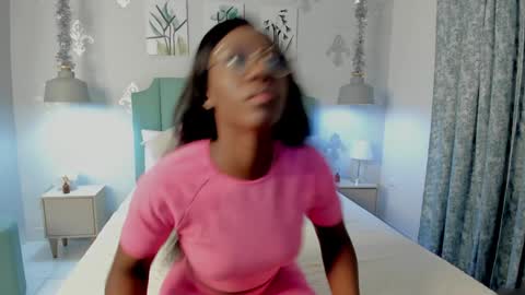 Snapshot of kentha_mitchells chatting on 01.28.25 kentha_mitchells online show from 01.28.25