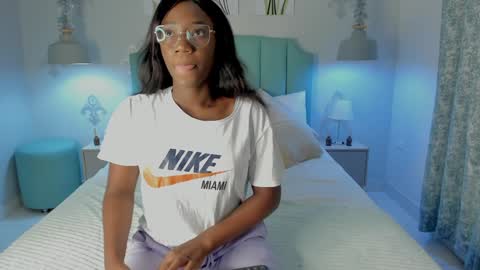 Snapshot of kentha_mitchells chatting on 02.03.25 kentha_mitchells online show from 02.03.25