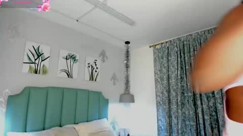 Snapshot of kentha_mitchells chatting on 02.11.25 kentha_mitchells online show from 02.11.25