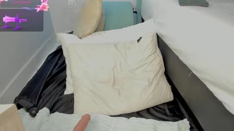 Snapshot of kentha_mitchells chatting on 02.15.25 kentha_mitchells online show from 02.15.25