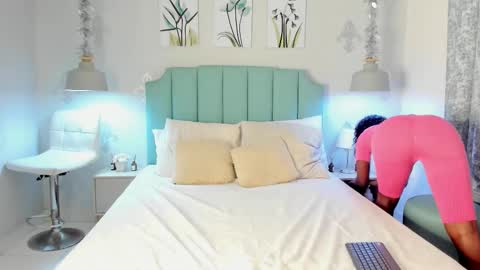 Snapshot of kentha_mitchells chatting on 03.01.25 kentha_mitchells online show from 03.01.25