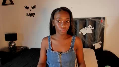 Snapshot of kentha_mitchells chatting on 10.25.25 kentha_mitchells online show from 10.25.25