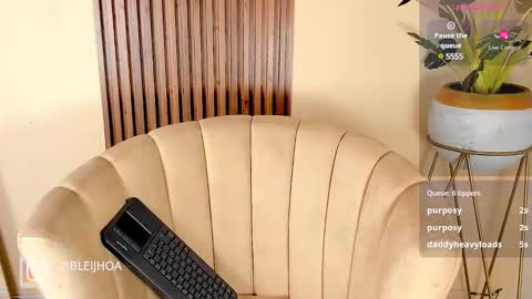 Keny Kitty  Onlyfans Kenayfoxx online show from 12.17.24