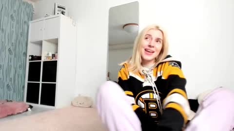 Kenzie online show from 12.06.24