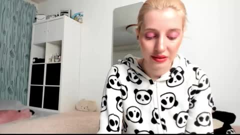 Kenzie online show from 03.09.25