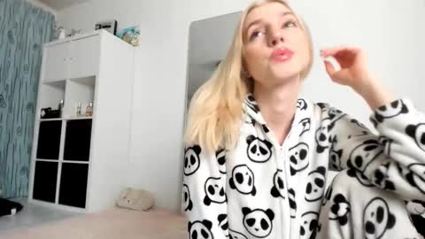 Kenzie online show from 11.24.25