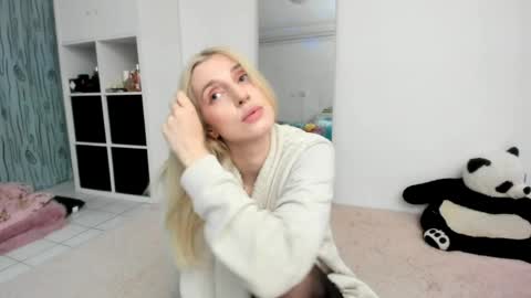 Snapshot of kenziedawton chatting on 05.23.26 Kenzie online show from 05.23.26