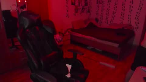 Looking for a moderator I PVT IS OPEN online show from 12.19.25