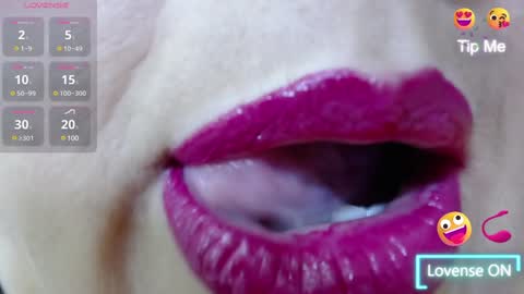 Snapshot of kerly_doll chatting on 12.18.24 K E R L Y online show from 12.18.24