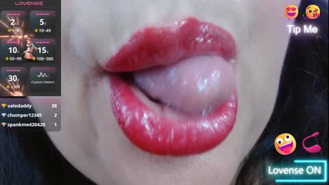 Snapshot of kerly_doll chatting on 01.07.25 K E R L Y online show from 01.07.25