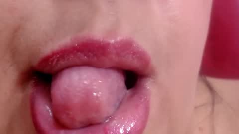 Snapshot of kerly_doll chatting on 01.12.25 K E R L Y online show from 01.12.25