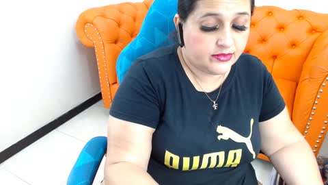 Snapshot of kerly_doll chatting on 01.20.25 K E R L Y online show from 01.20.25