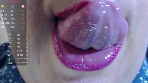 Snapshot of kerly_doll chatting on 03.08.25 K E R L Y online show from 03.08.25