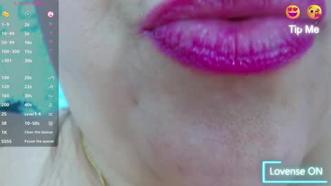 Snapshot of kerly_doll chatting on 03.10.25 K E R L Y online show from 03.10.25