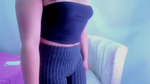Snapshot of kerly_greys chatting on 05.27.26 Kerly greys online show from 05.27.26