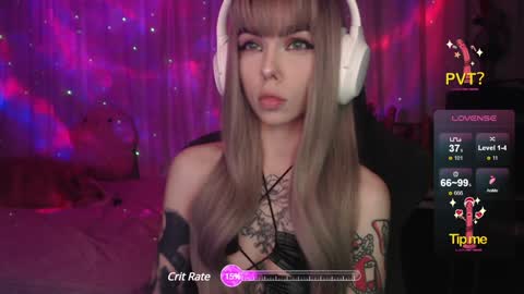 Snapshot of kerry_kirk chatting on 12.14.24 Kerry online show from 12.14.24