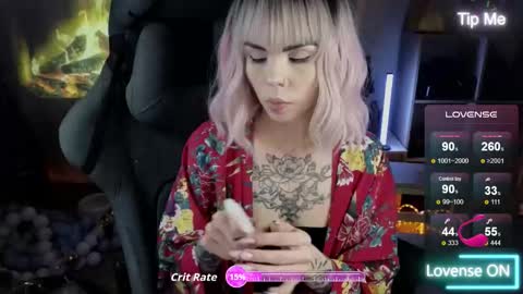 Snapshot of kerry_kirk chatting on 12.16.25 Kerry online show from 12.16.25