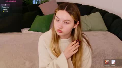 Snapshot of kerry_mell chatting on 04.20.26 kerry_mell online show from 04.20.26