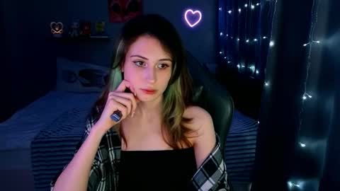 Snapshot of keti_moon chatting on 02.18.26 Keti 3 online show from 02.18.26