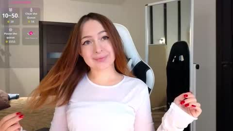 Snapshot of ketrin_white_ chatting on 12.23.25 im Ket dont forget give my thumbs up online show from 12.23.25