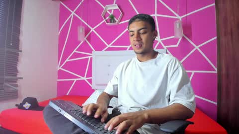 Snapshot of keviin_miller_ chatting on 12.02.24 online show from 12.02.24