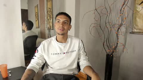 Snapshot of keviin_miller_ chatting on 12.11.24 online show from 12.11.24