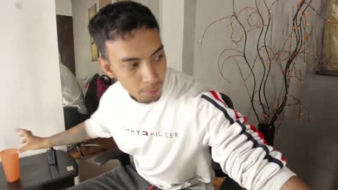 Snapshot of keviin_miller_ chatting on 12.12.24 online show from 12.12.24