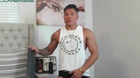 Snapshot of kevinkham chatting on 04.26.26 kevinkham online show from 04.26.26